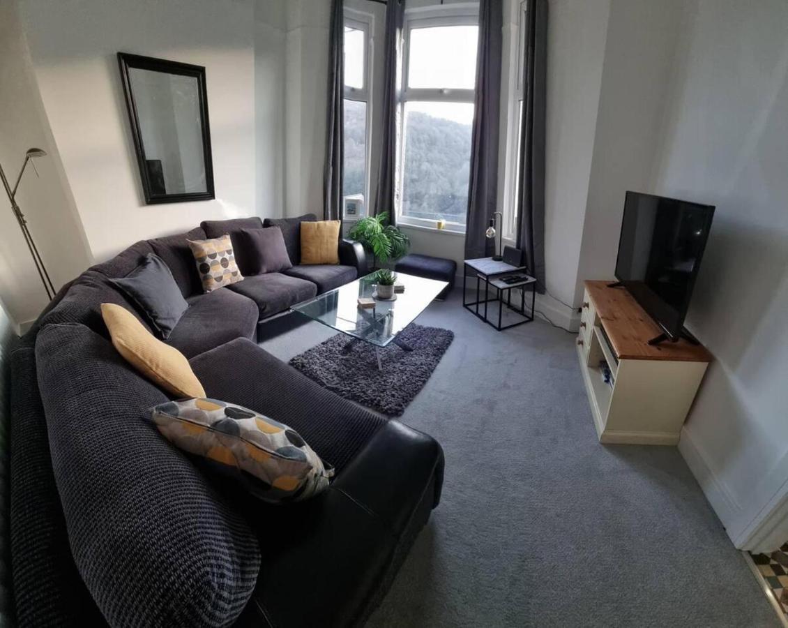 Modern 4-Bedroom Townhouse With Private Garden Abertillery Exterior foto