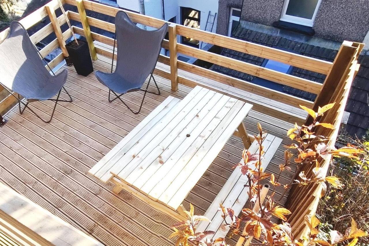Modern 4-Bedroom Townhouse With Private Garden Abertillery Exterior foto